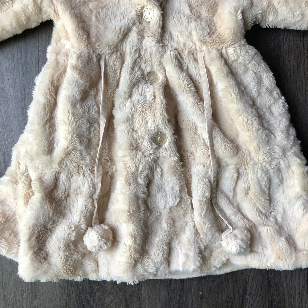 Widgeon Faux Fur Winter Coat Girls Size 4 Cream Whimsical Fantasy Soft Cozy
